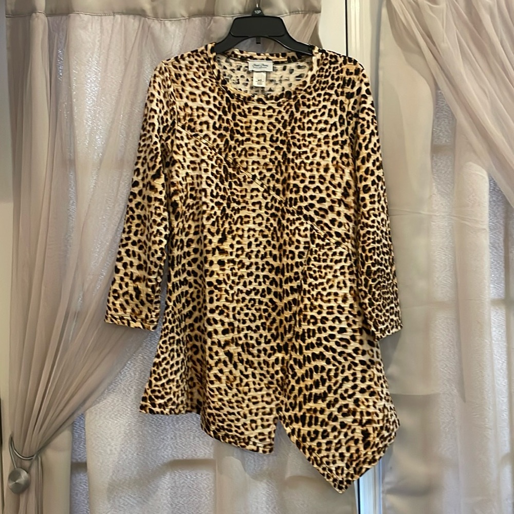 Frou Frou Collection Textured Leopard Asymmetrical Hem Top Size Medium